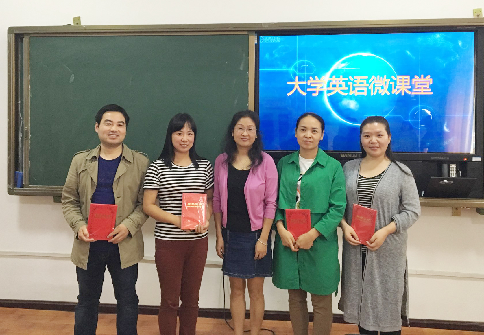 举办大学英语微课堂竞赛活动.jpg