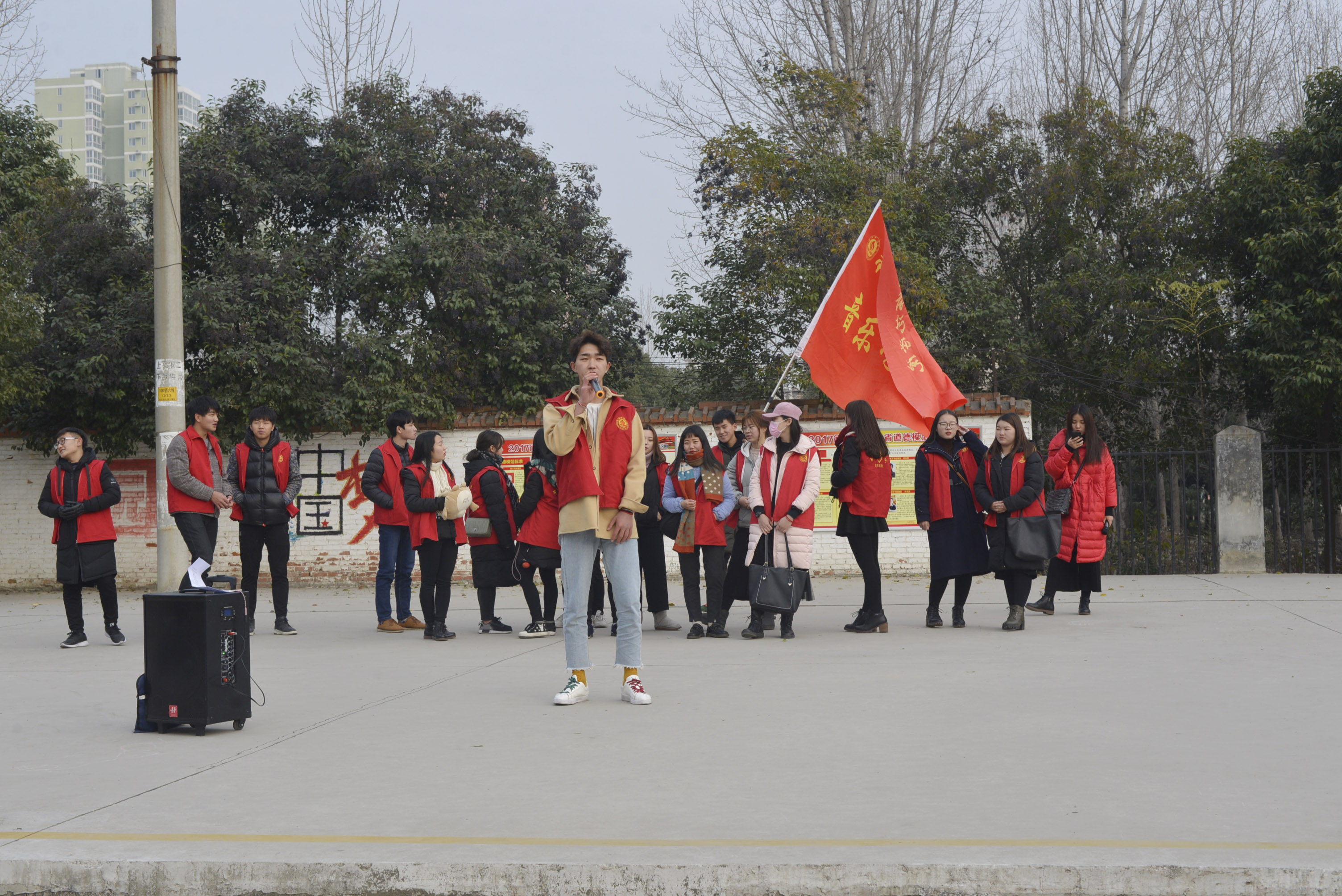 音乐学院在南社区开展“志愿新时代，青春更出彩”志愿文艺演出活动.jpg
