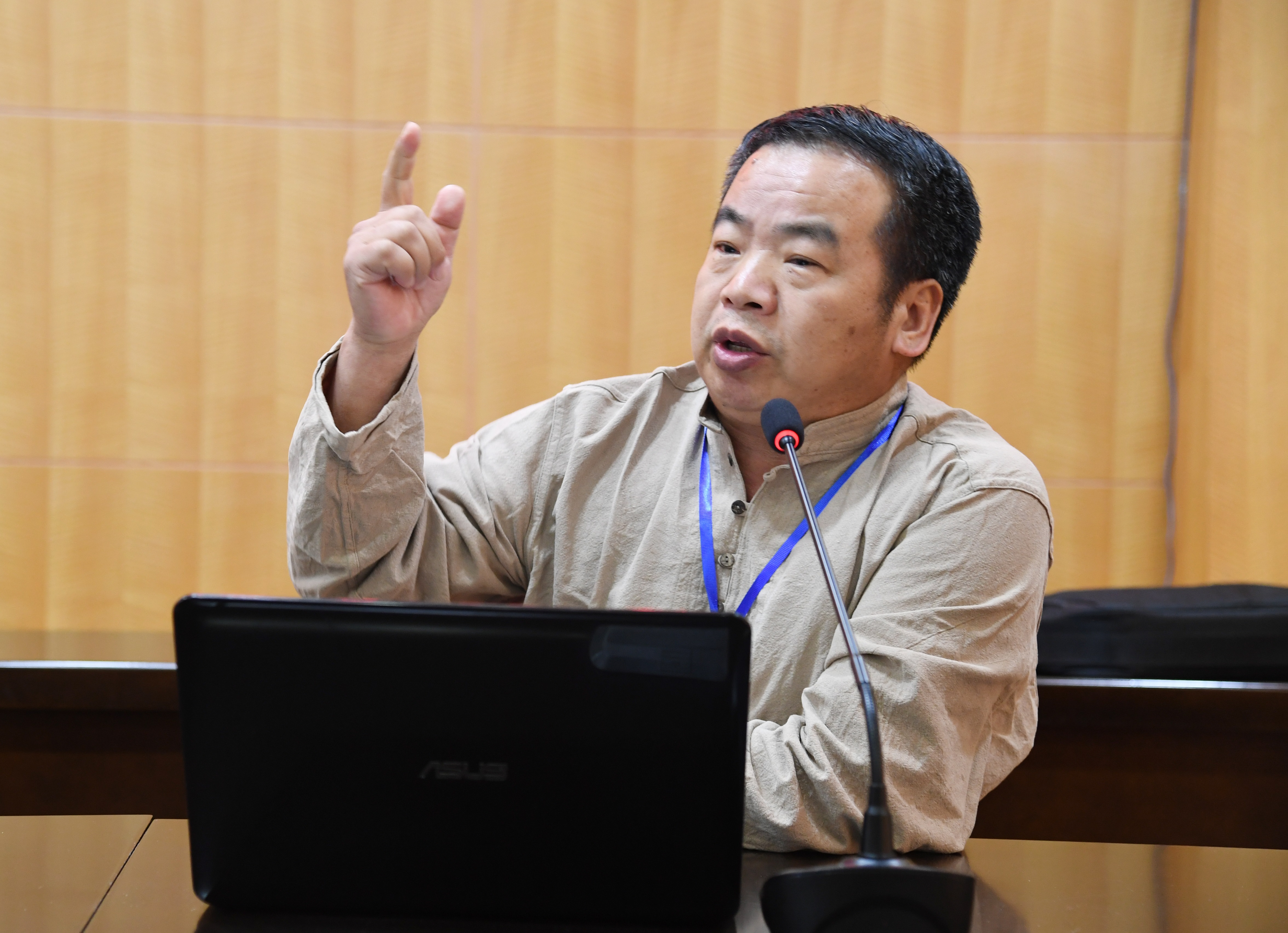 8威尔士大学汉学院焦国成教授.JPG