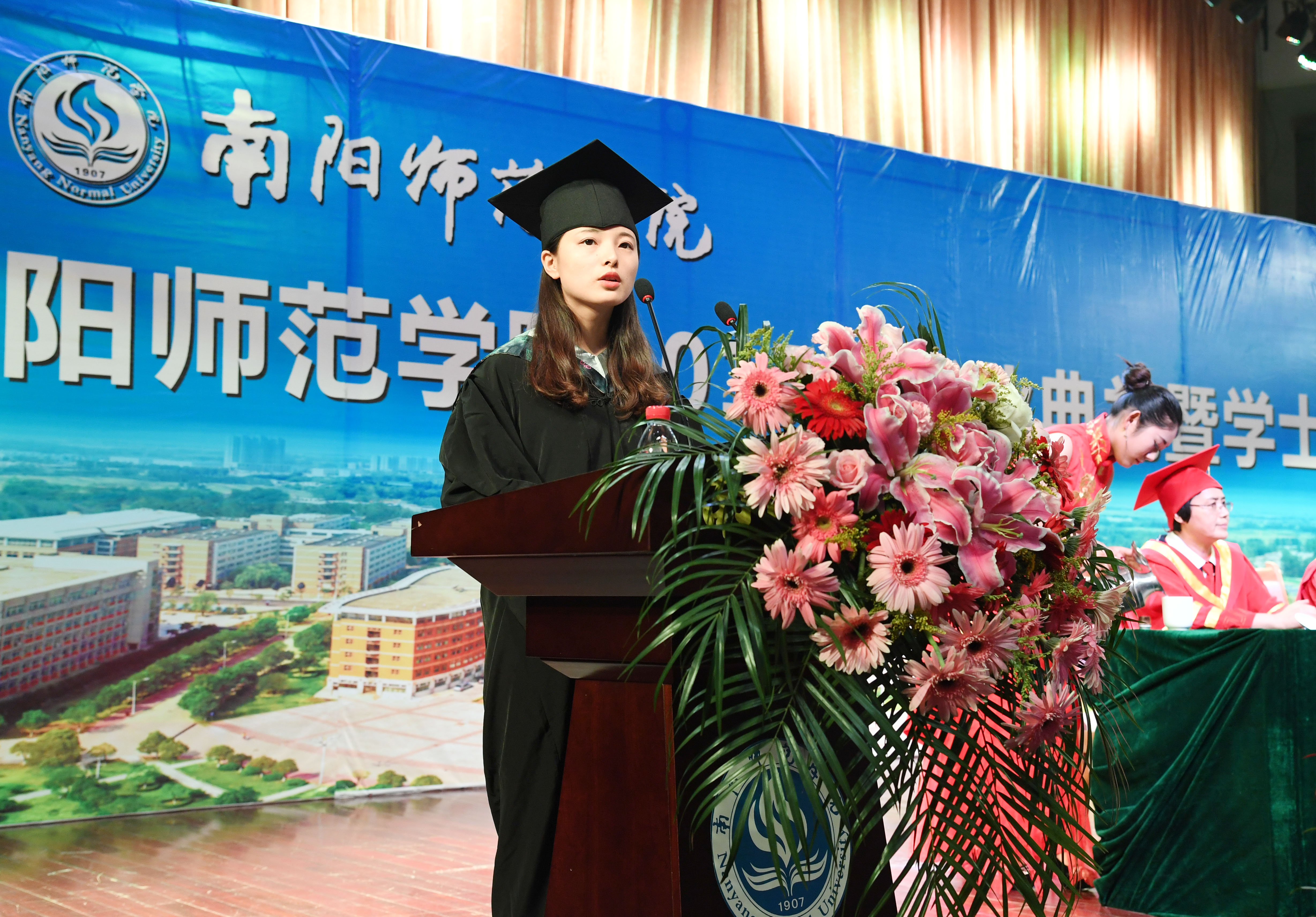 8生命科学与技术学院毕业生代表、华中师范大学硕士研究生张建丰同学发言.JPG