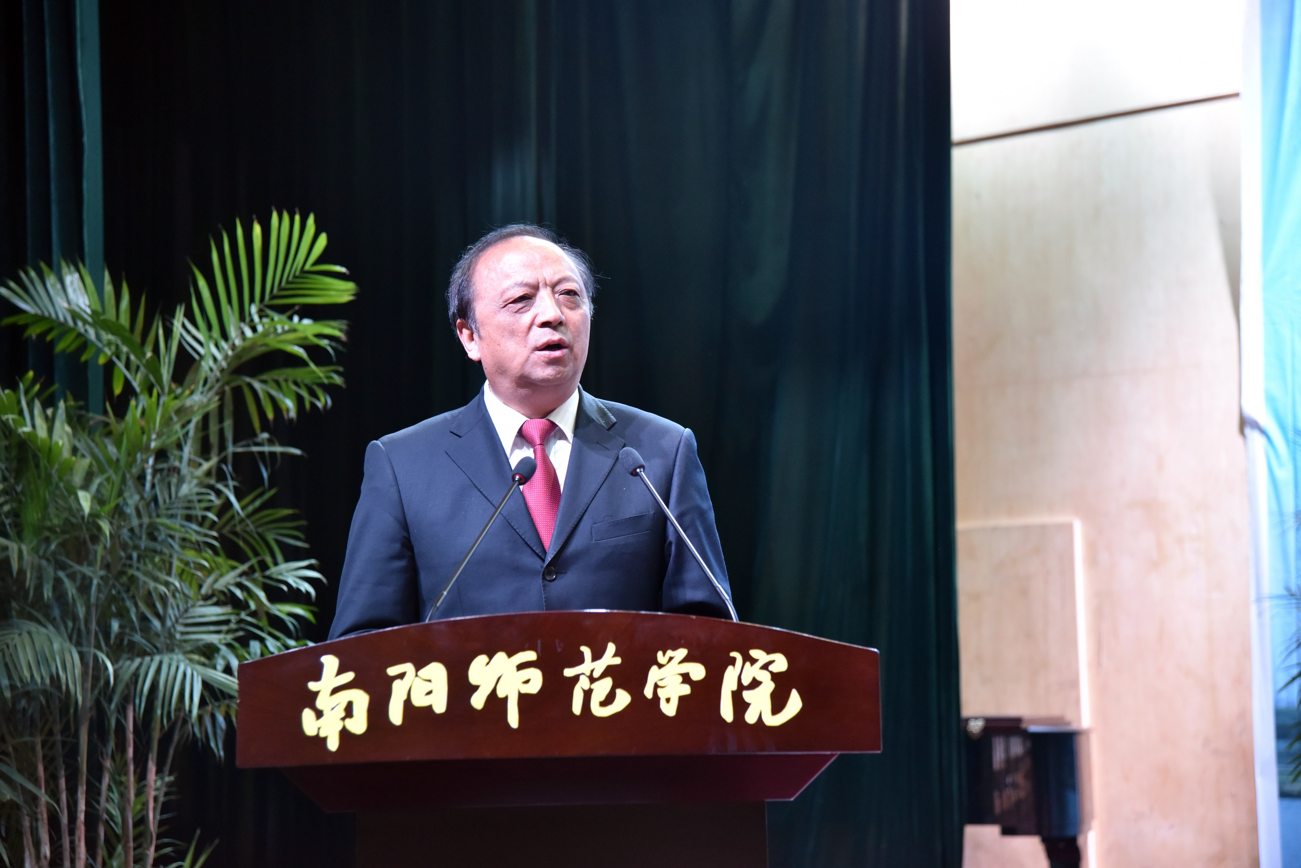 院长王利亚致欢迎辞.JPG