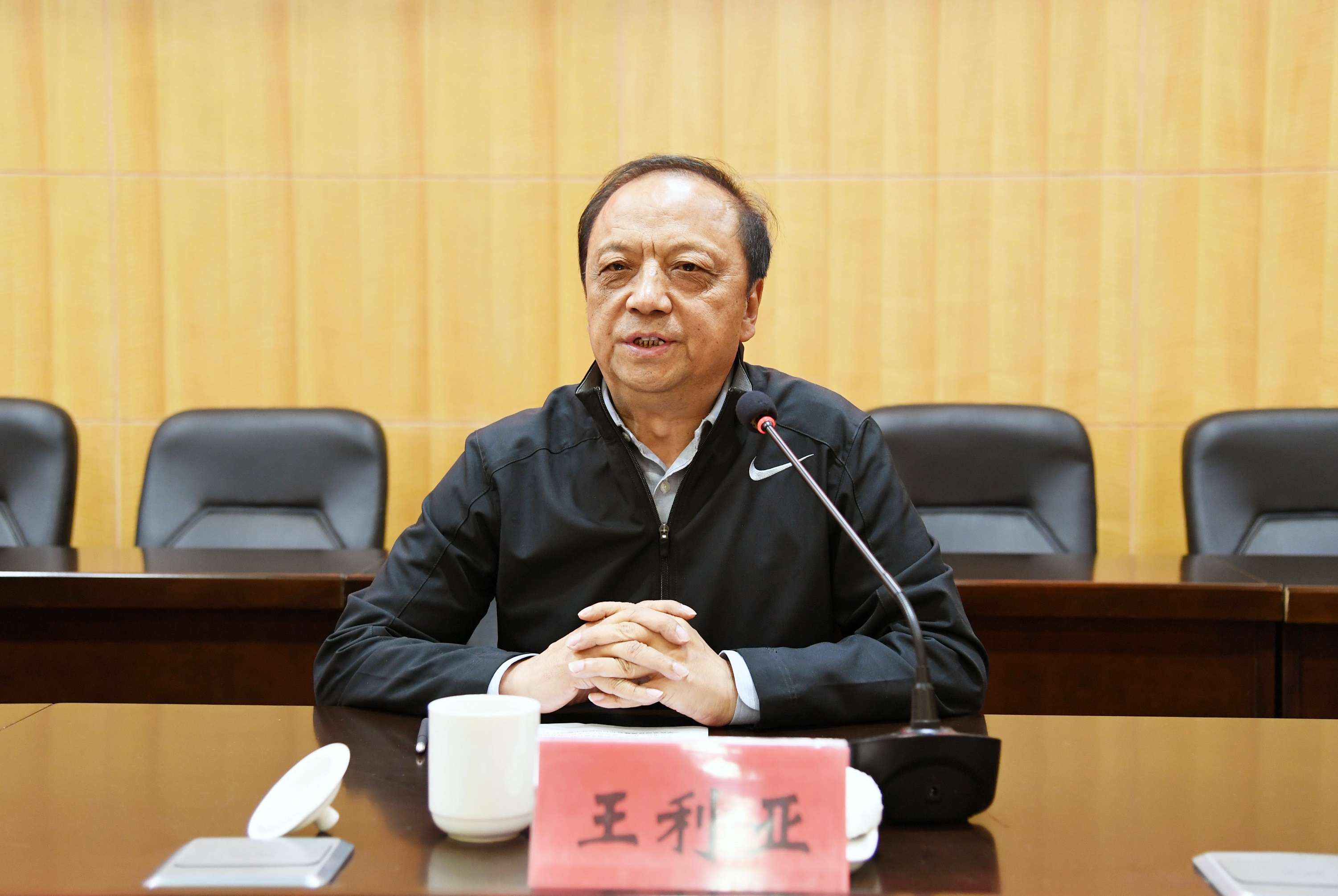 4王利亚同志深情发言.jpg