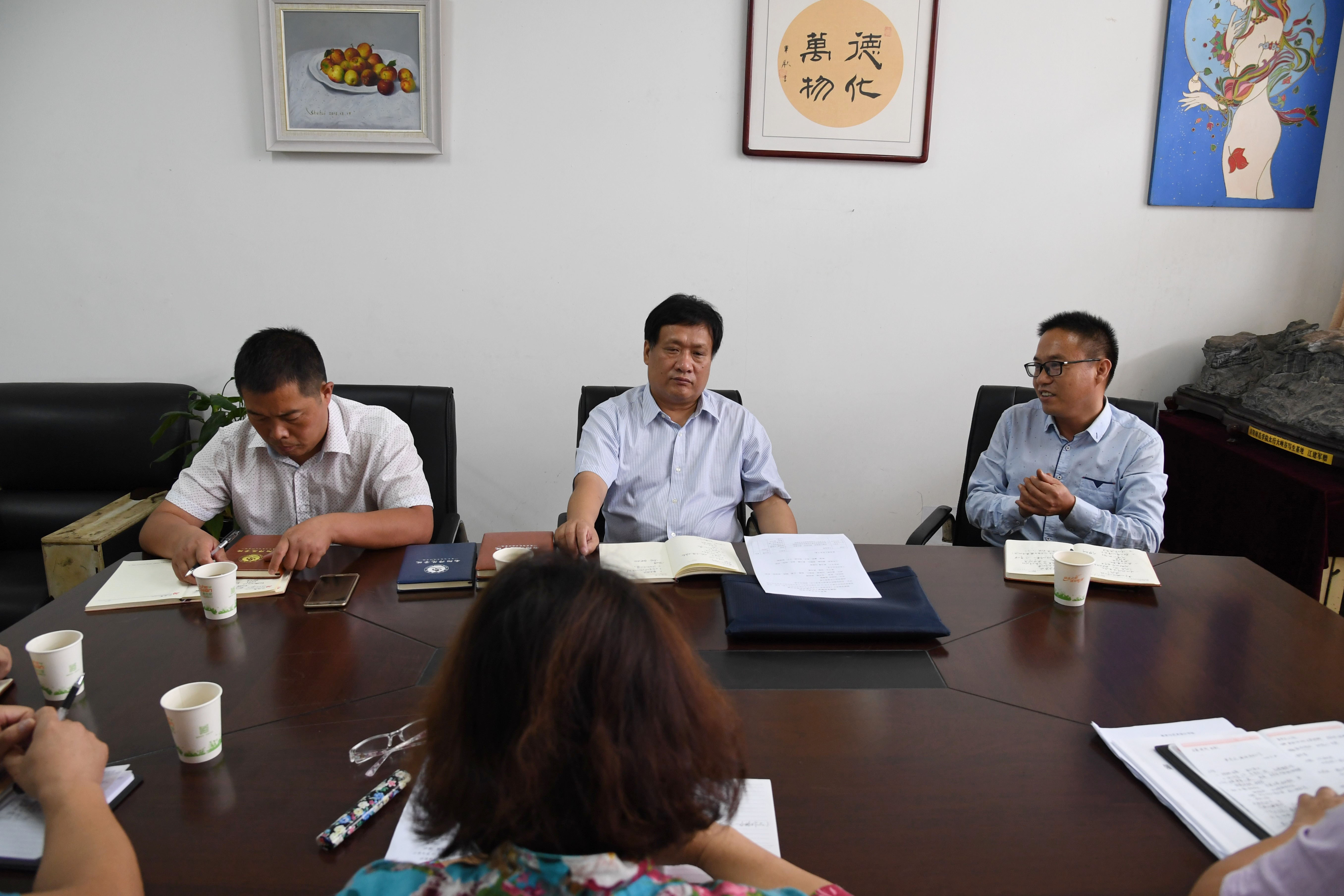 4党委书记黄荣杰到美术与艺术设计学院听取汇报.jpg