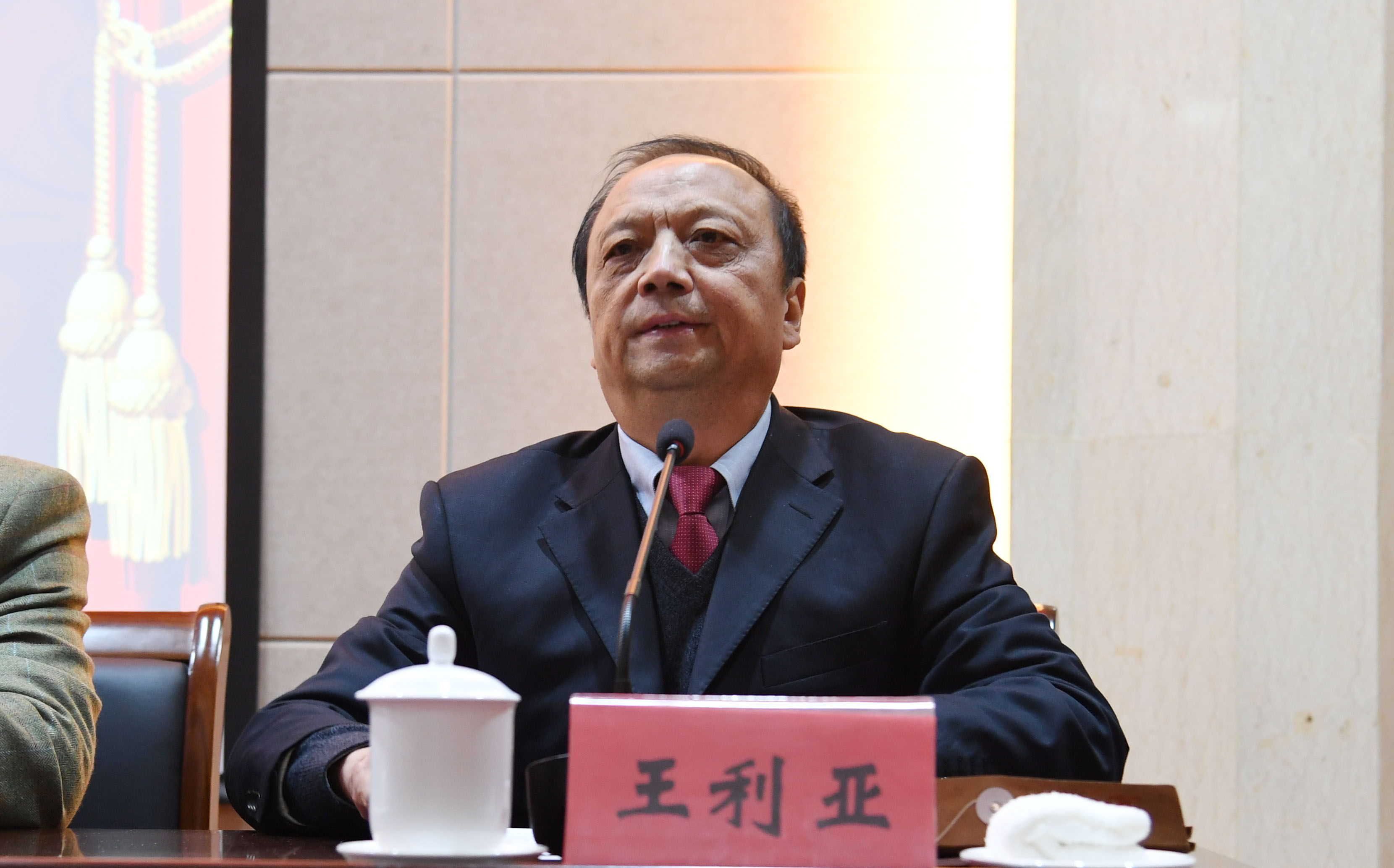 7校长王利亚主持开幕式.JPG