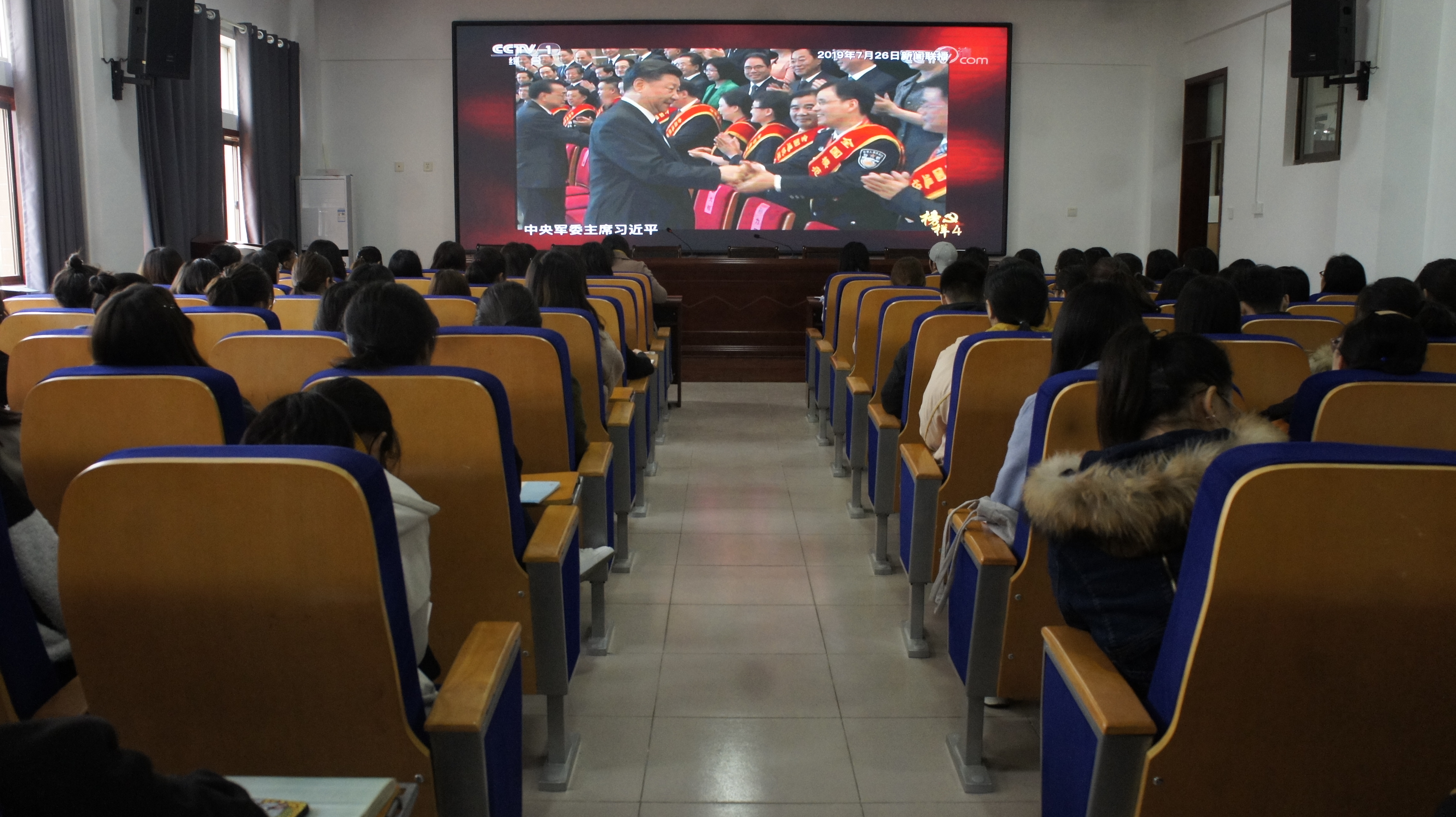 文史学院开展党员“初心使命四问”主题党日活动.JPG
