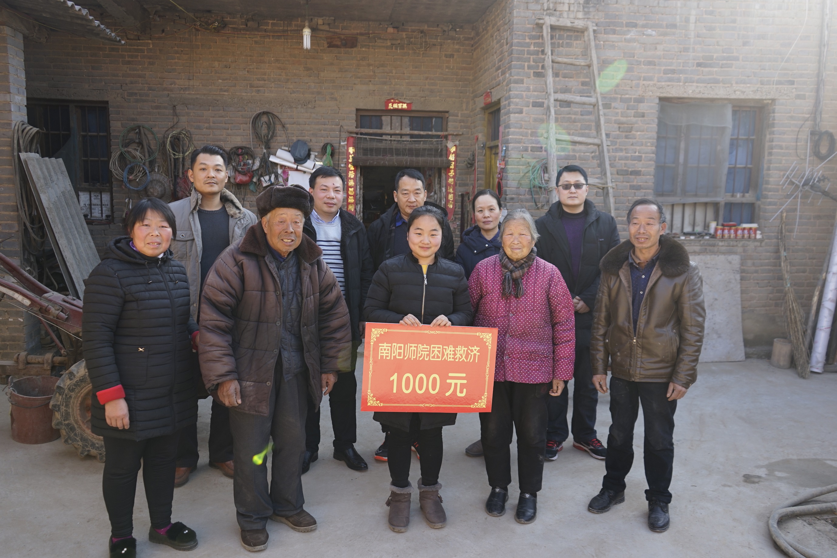 走访困难学生家庭.JPG