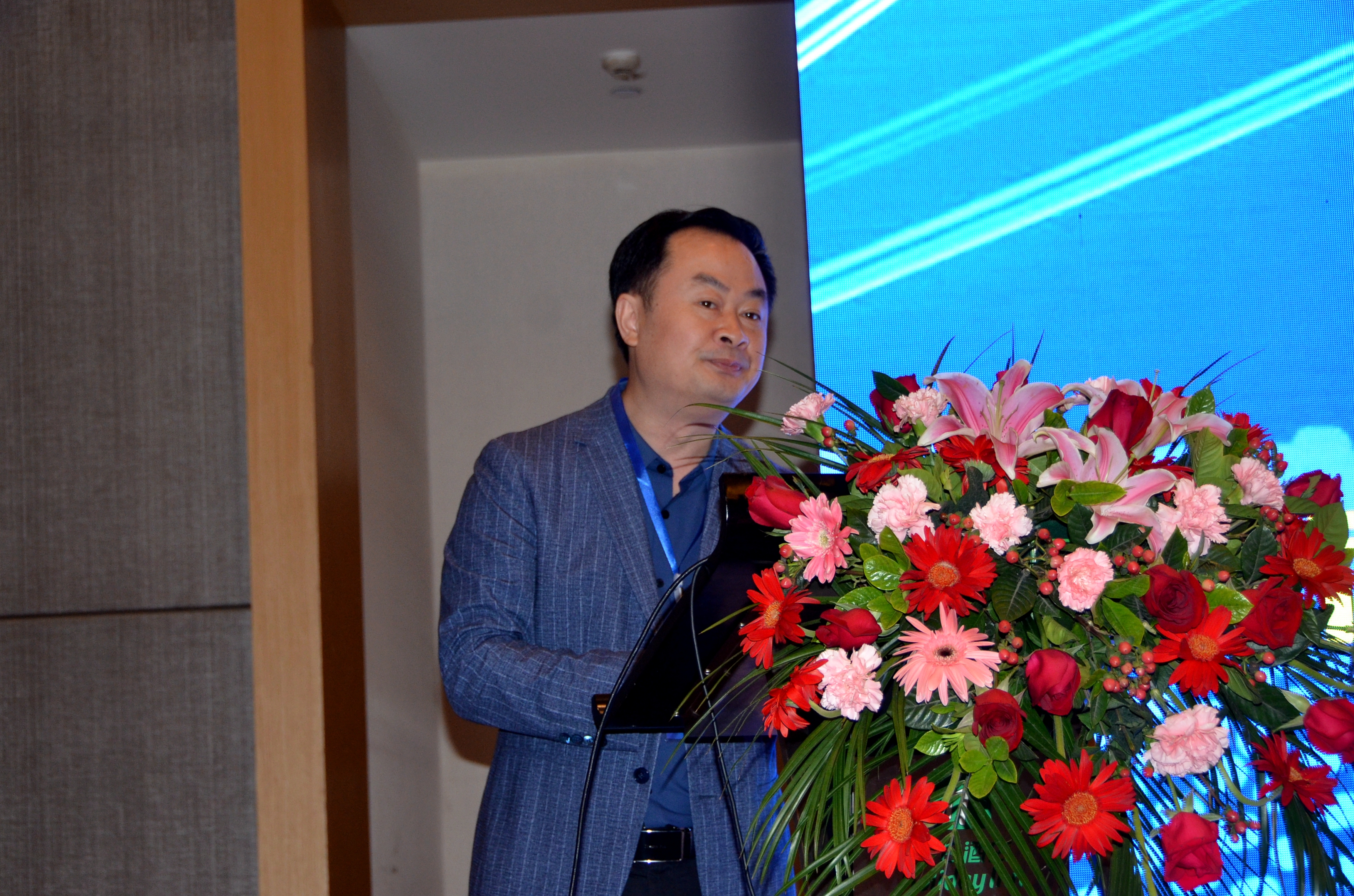 3副校长罗永松教授主持开幕式.JPG