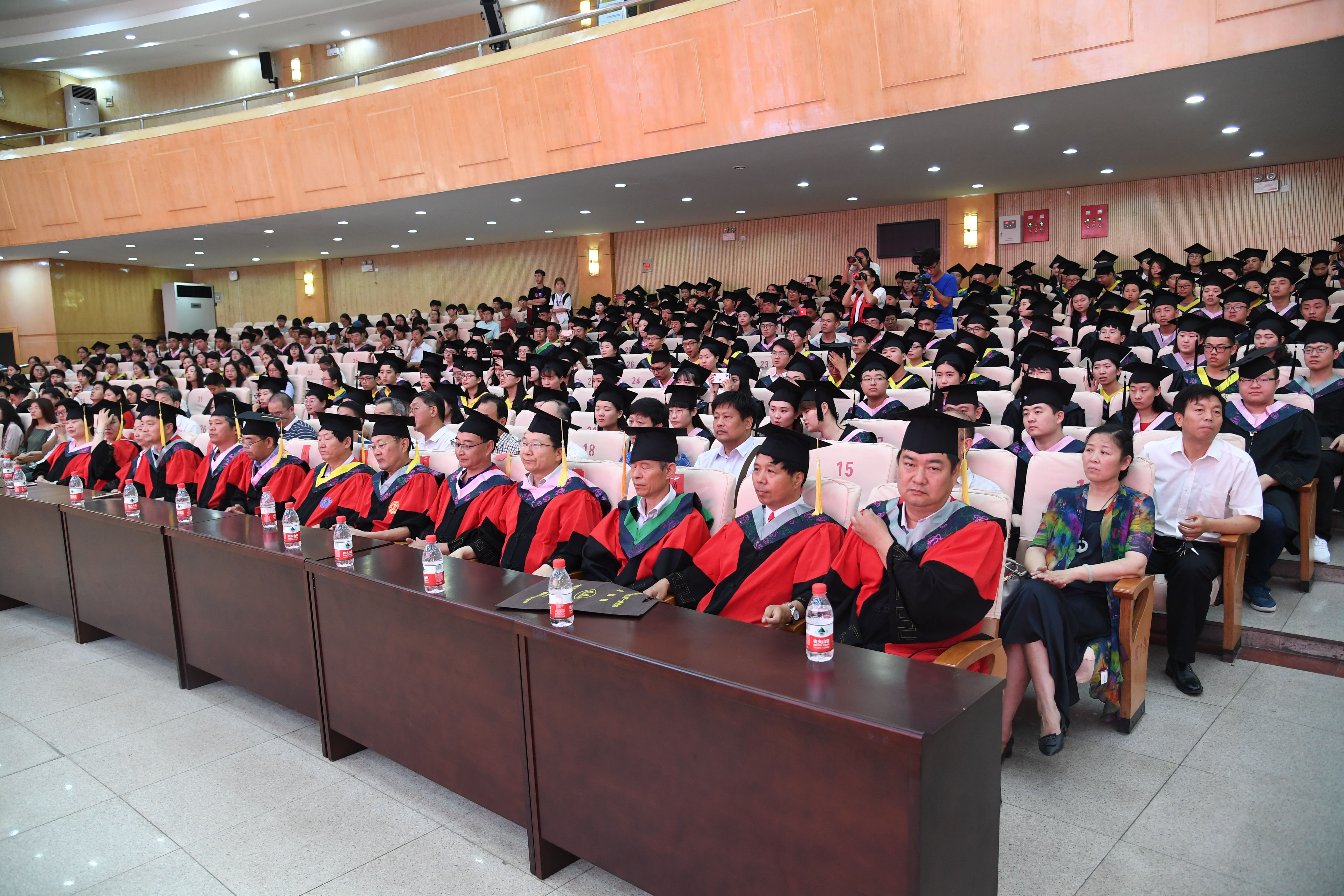 7毕业典礼现场.JPG