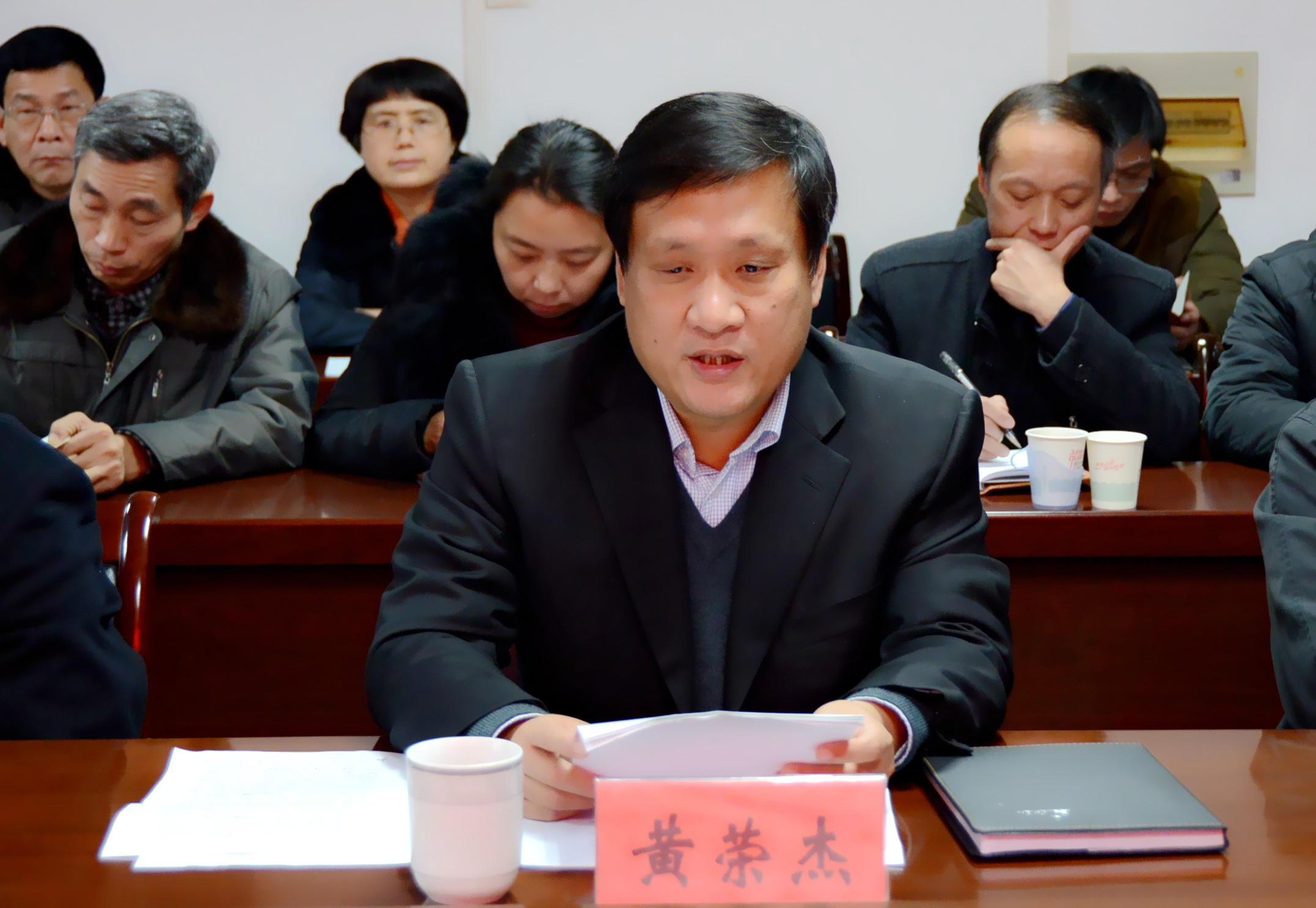 5校党委书记黄荣杰汇报必赢官网教育实践活动整改落实“回头看”工作情况.jpg